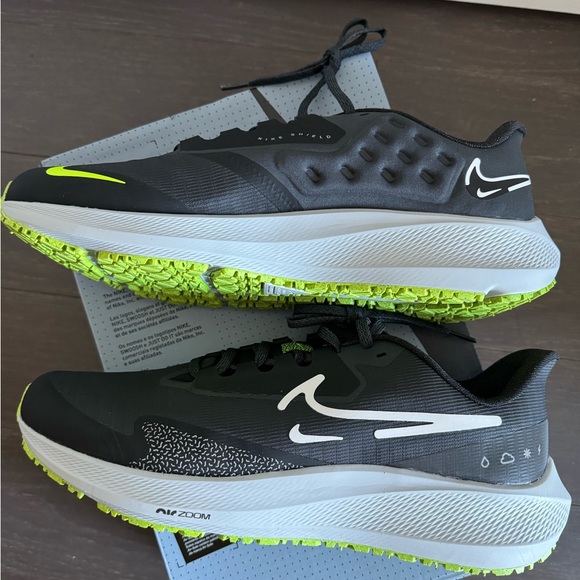 Nike Running Shoes - NEVER WORN - Picture 7 of 12